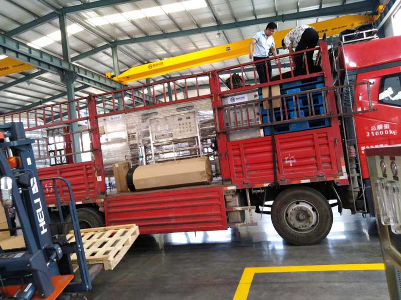 河南新乡桶装水生产线发货！