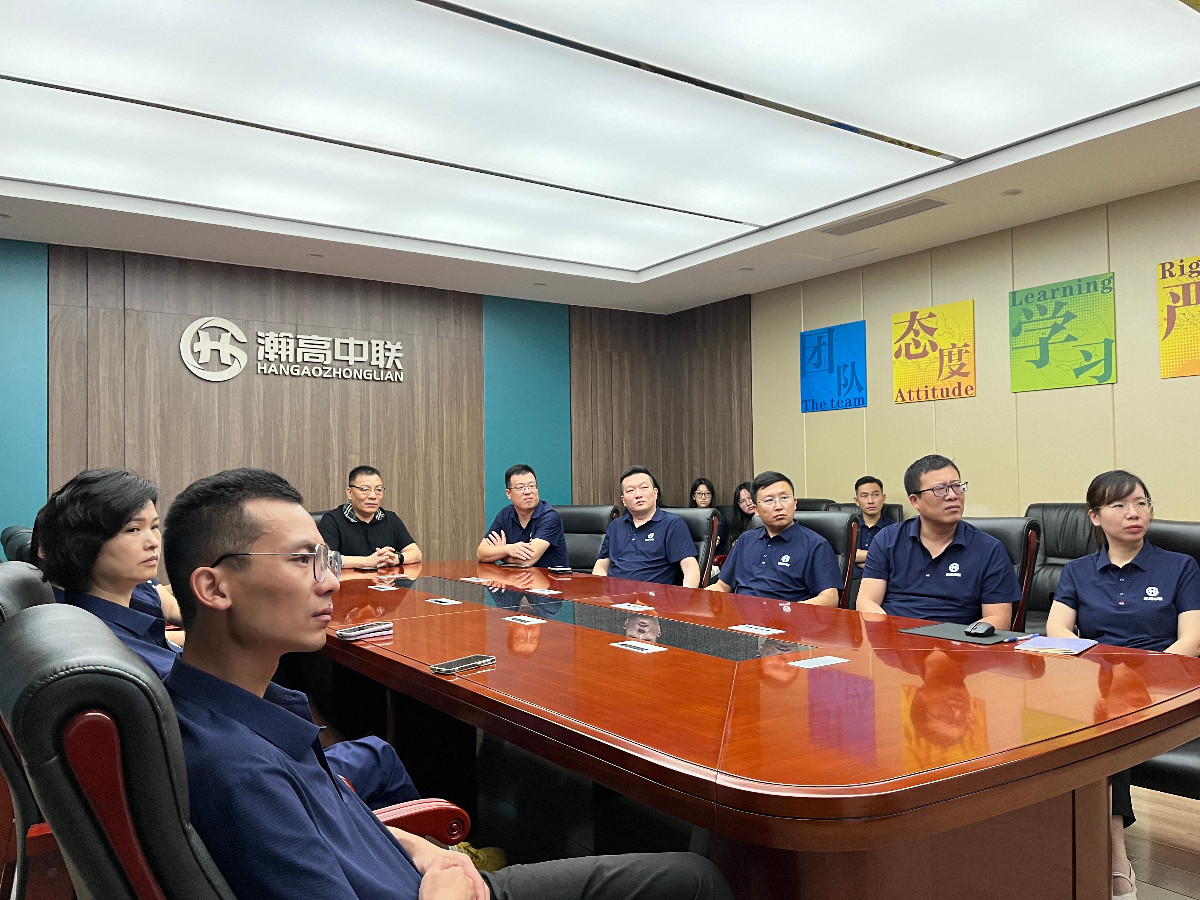铭记历史 砥砺前行——瀚高中联集中观看抗战胜利80周年阅兵式直播